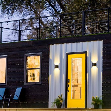 The Zephyr Modern Luxe Container Home 벨미어드 외부 사진