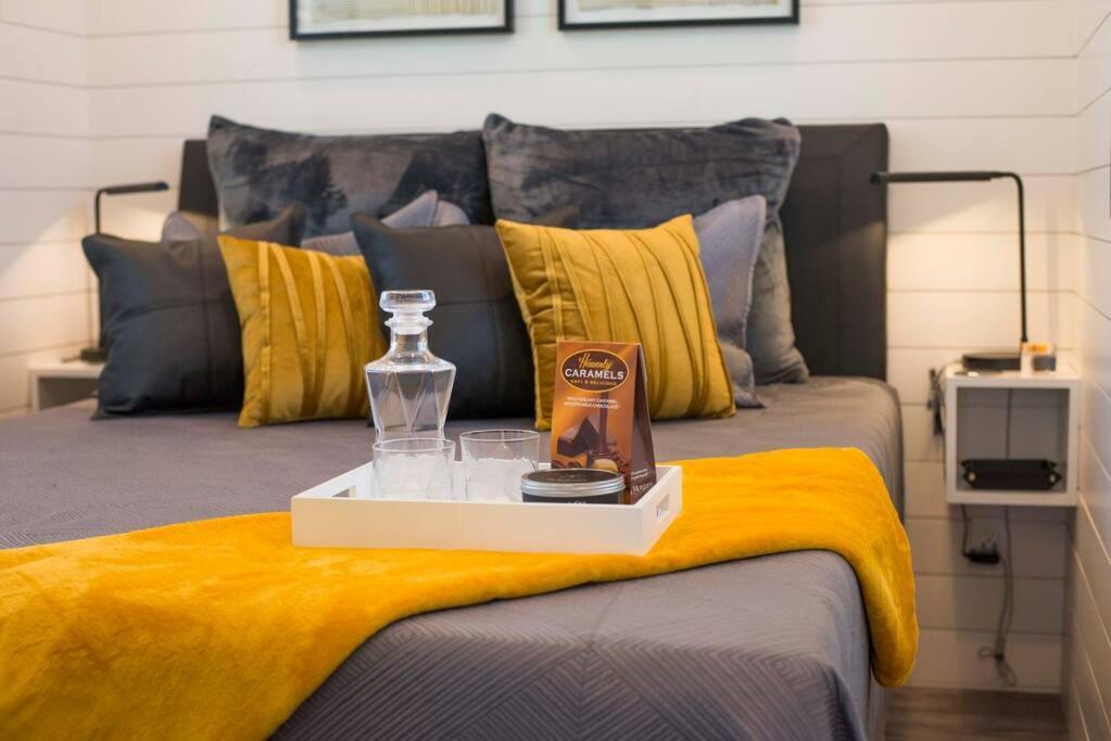 The Zephyr Modern Luxe Container Home 벨미어드 외부 사진