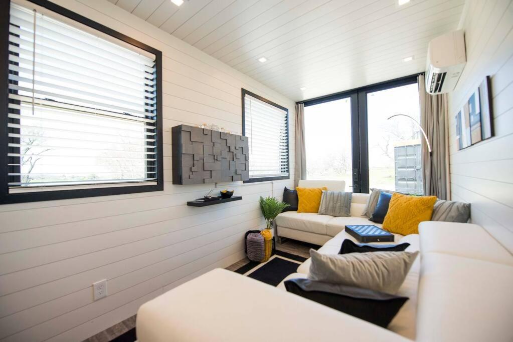 The Zephyr Modern Luxe Container Home 벨미어드 외부 사진